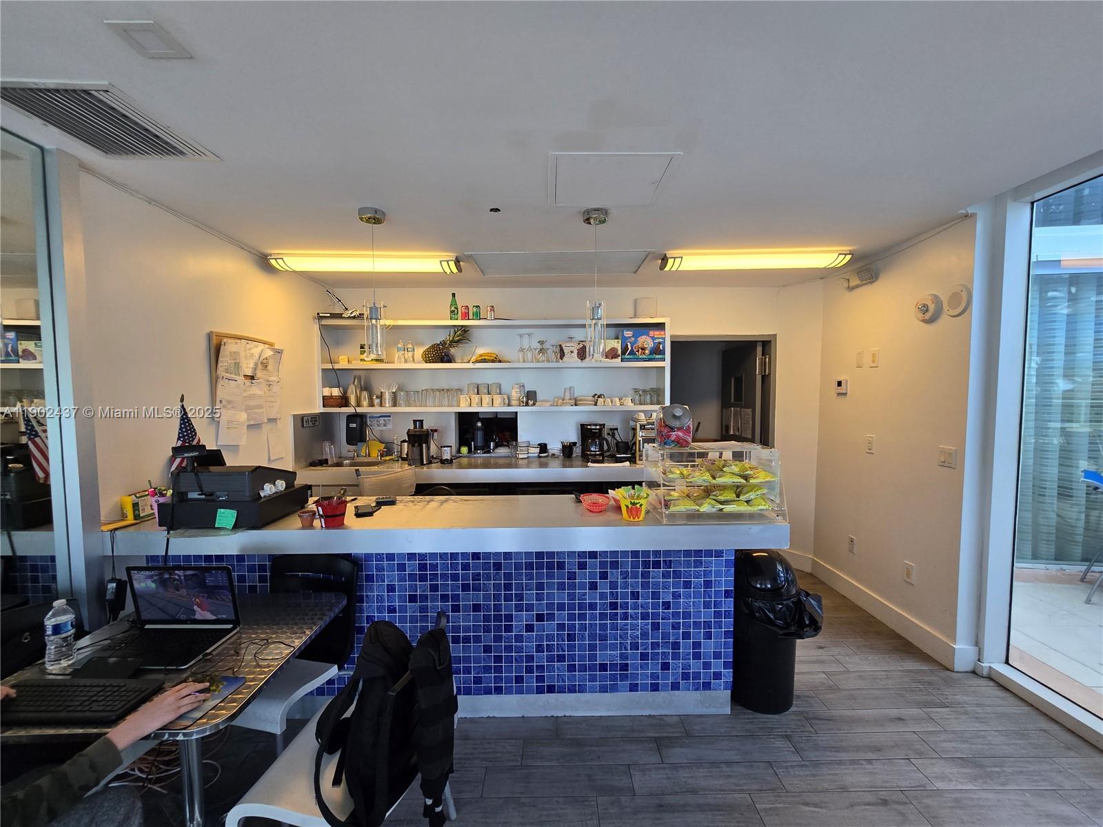 Photo of 19333 Collins Ave #909, Sunny Isles Beach, Florida, 33160 - Cafeteria - Pool Restaurant