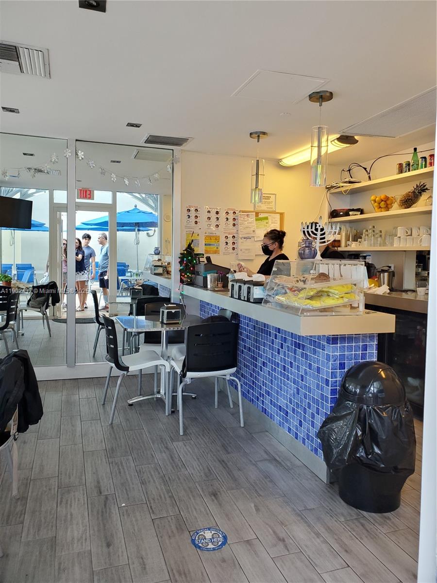 Photo of 19333 Collins Ave #909, Sunny Isles Beach, Florida, 33160 - Cafeteria - Pool Restaurant