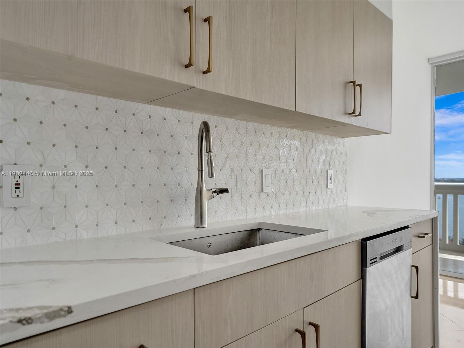 See details 1612 2 / 2 1350 sq. ft. $ 2025-10-24 0 Photo