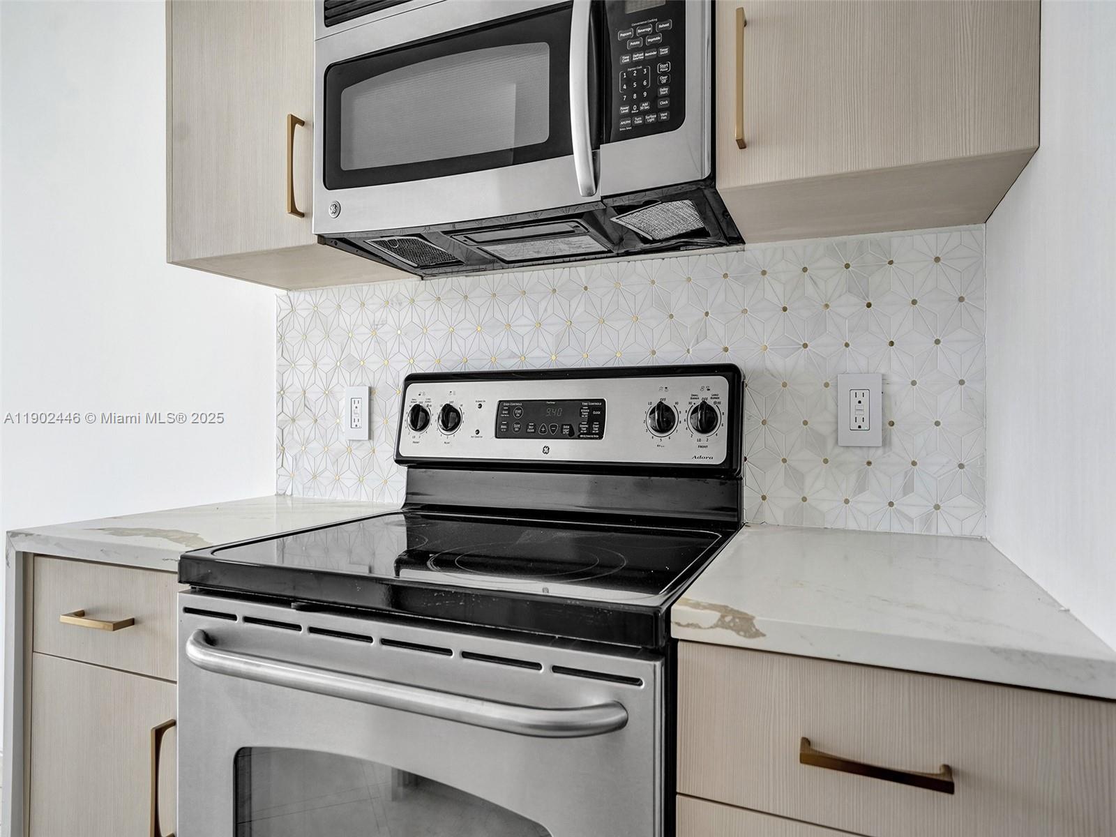 See details 1612 2 / 2 1350 sq. ft. $ 2025-10-24 0 Photo