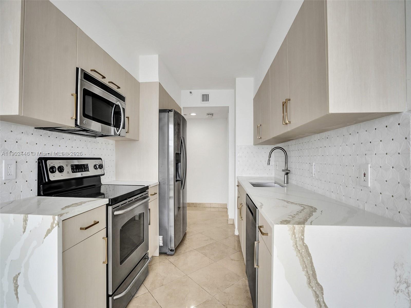 See details 1612 2 / 2 1350 sq. ft. $ 2025-10-24 0 Photo