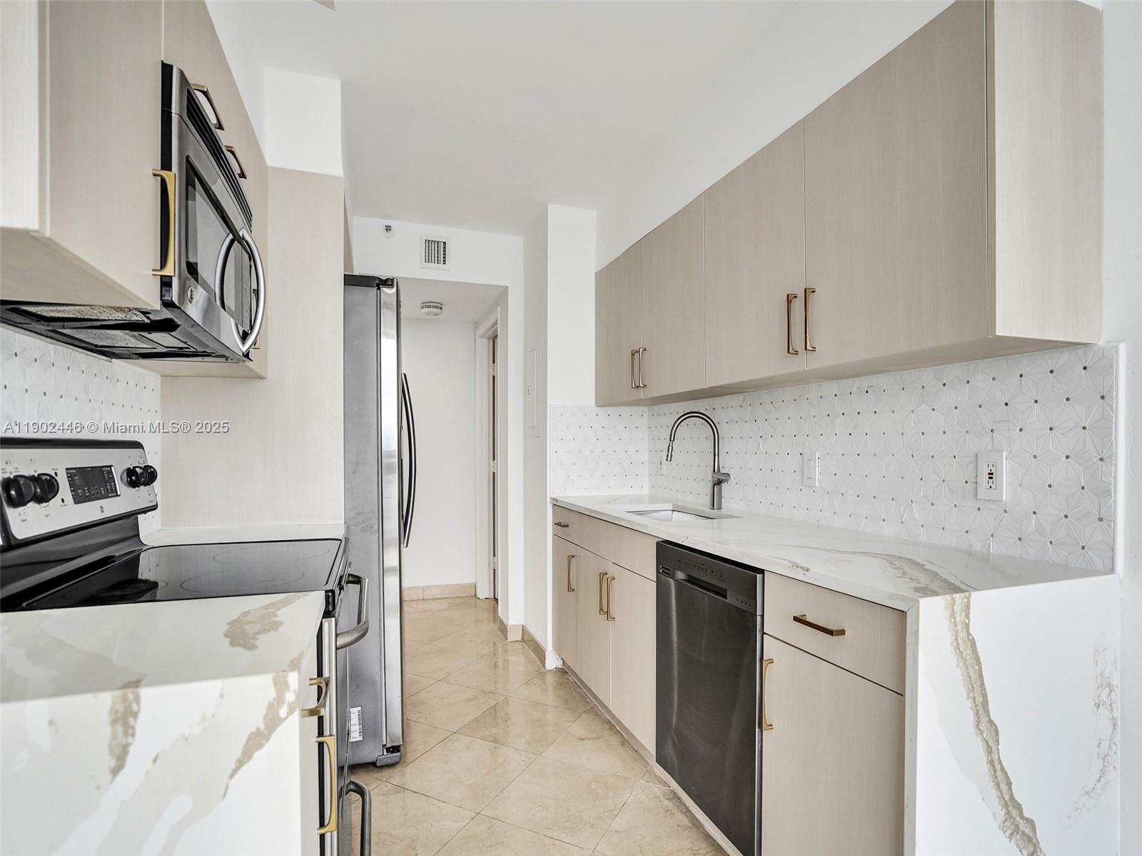 See details 1612 2 / 2 1350 sq. ft. $ 2025-10-24 0 Photo