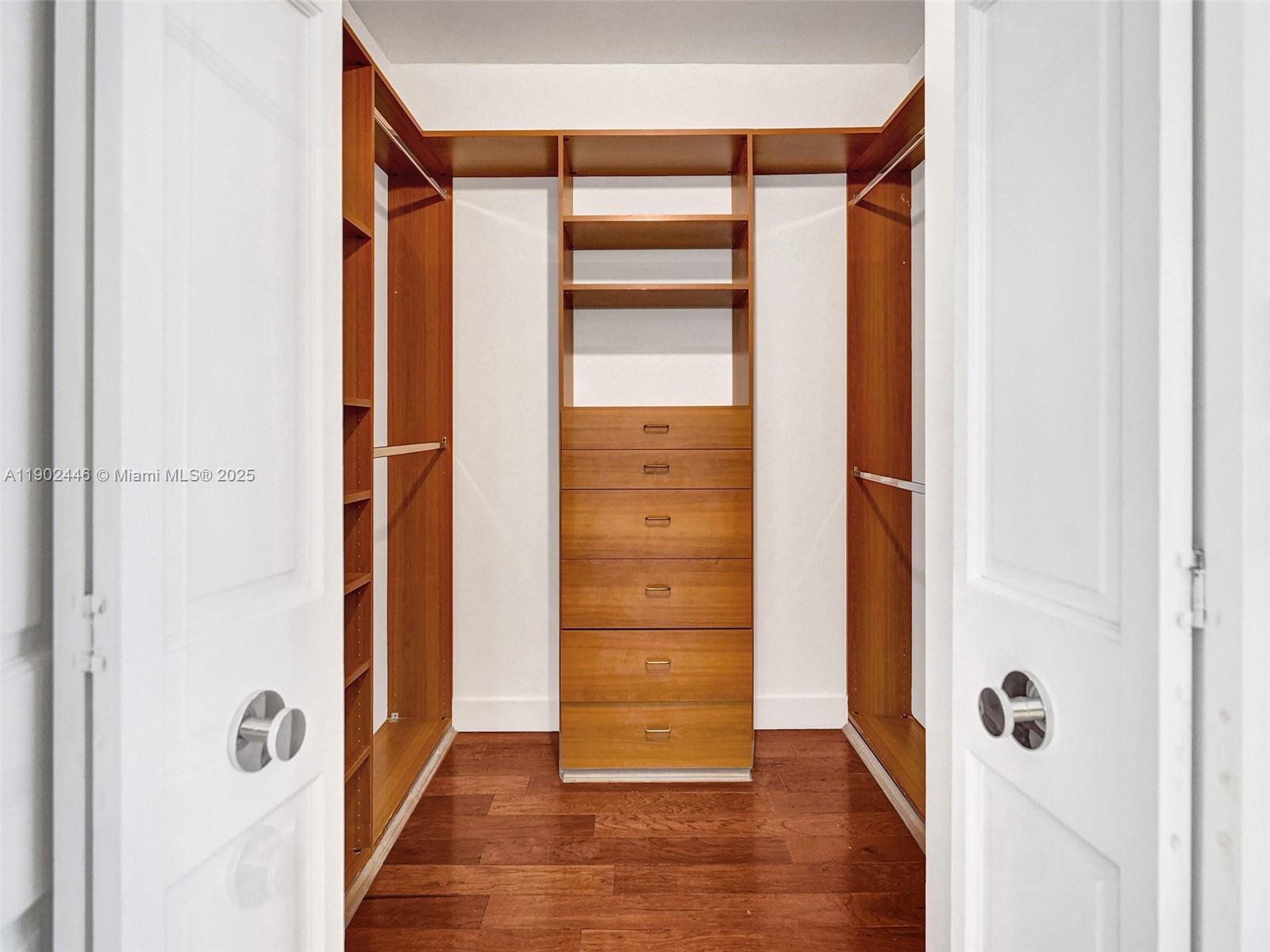 See details 1612 2 / 2 1350 sq. ft. $ 2025-10-24 0 Photo