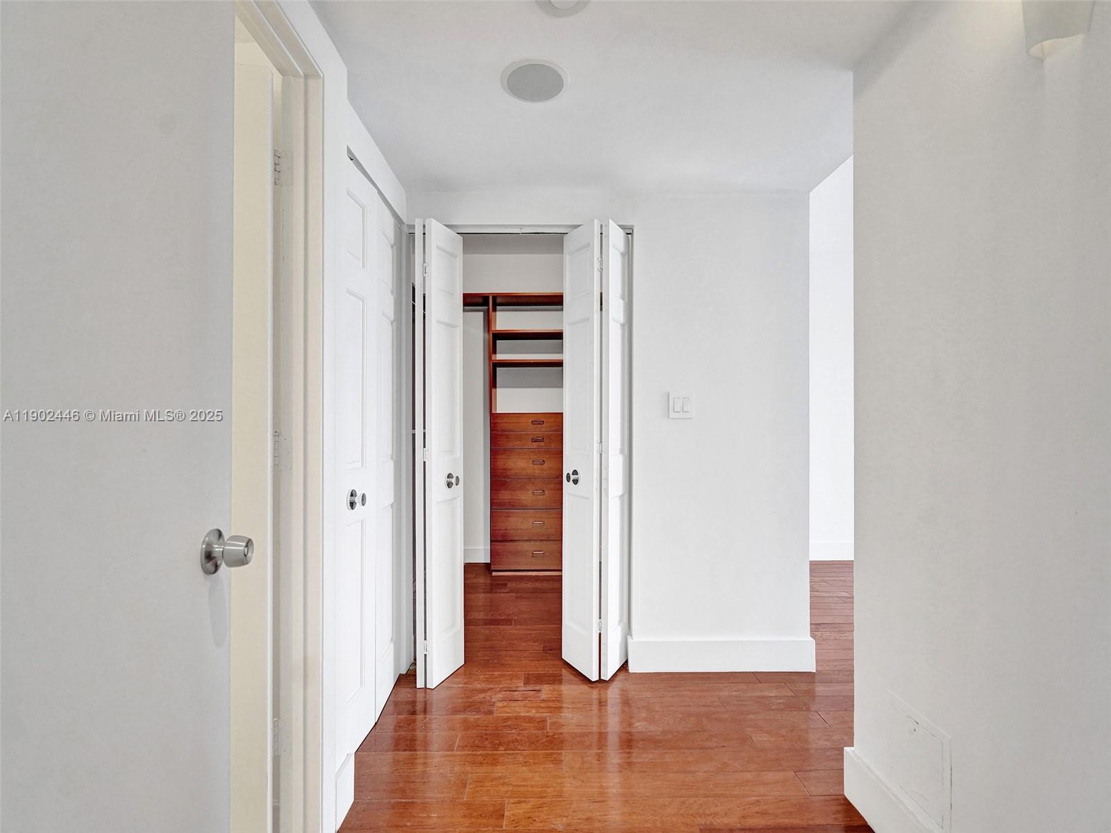 See details 1612 2 / 2 1350 sq. ft. $ 2025-10-24 0 Photo