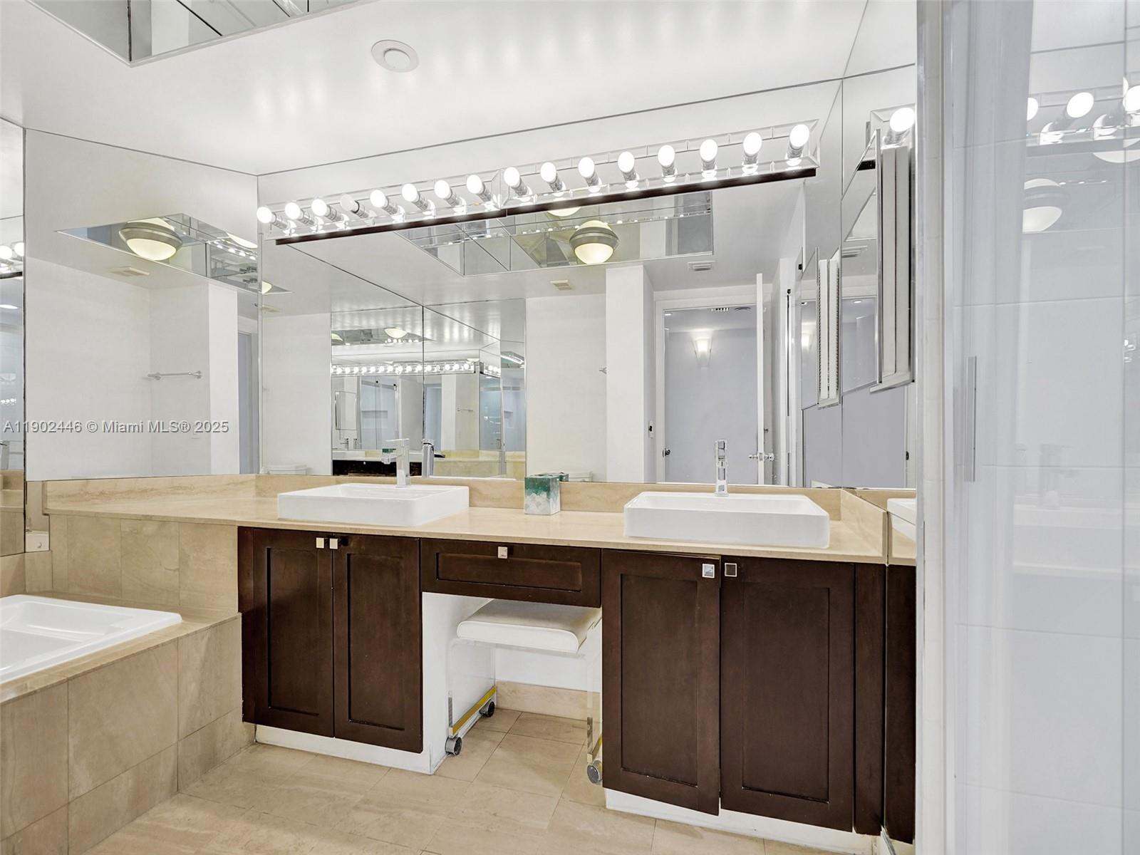 See details 1612 2 / 2 1350 sq. ft. $ 2025-10-24 0 Photo