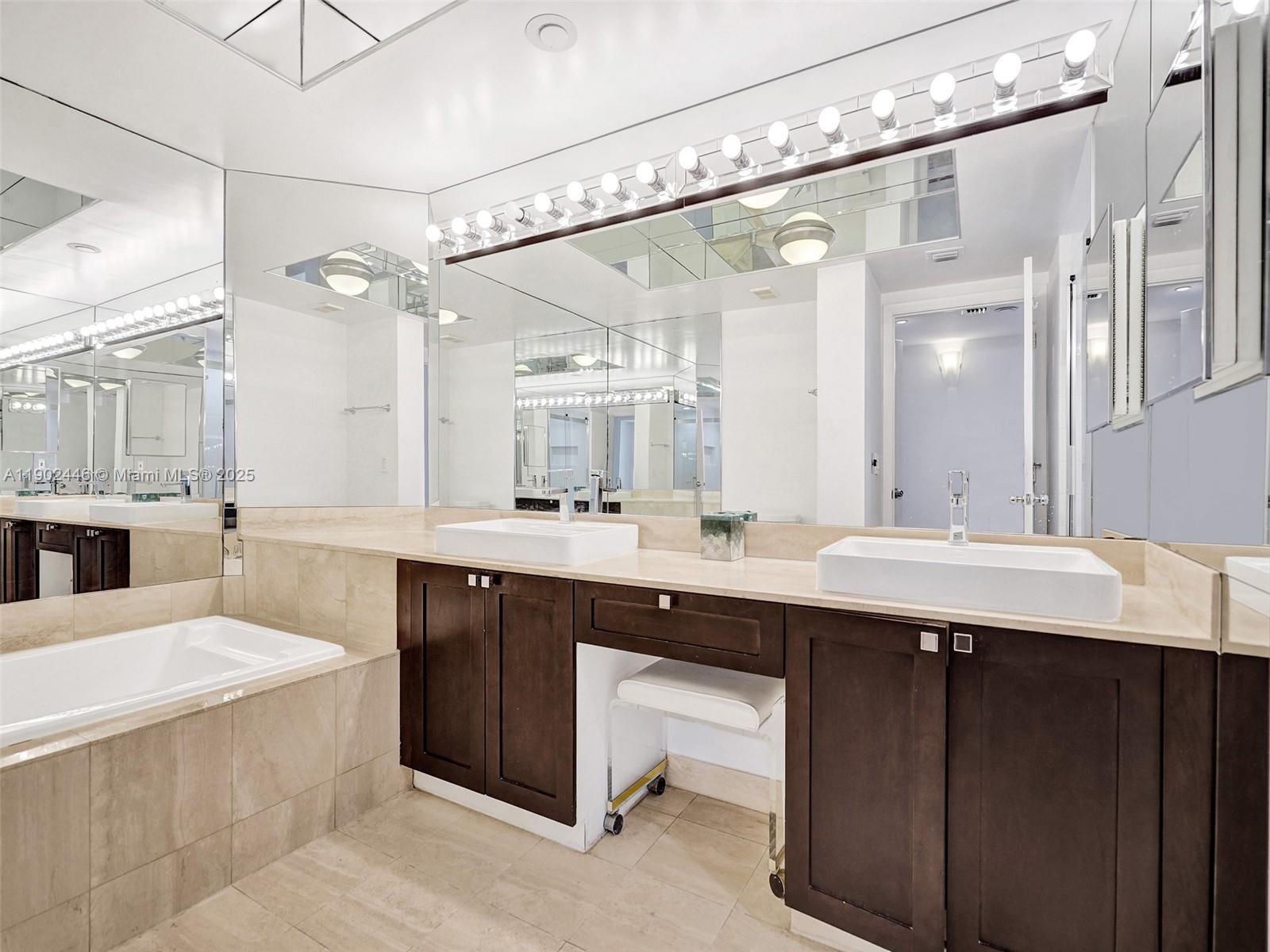 See details 1612 2 / 2 1350 sq. ft. $ 2025-10-24 0 Photo