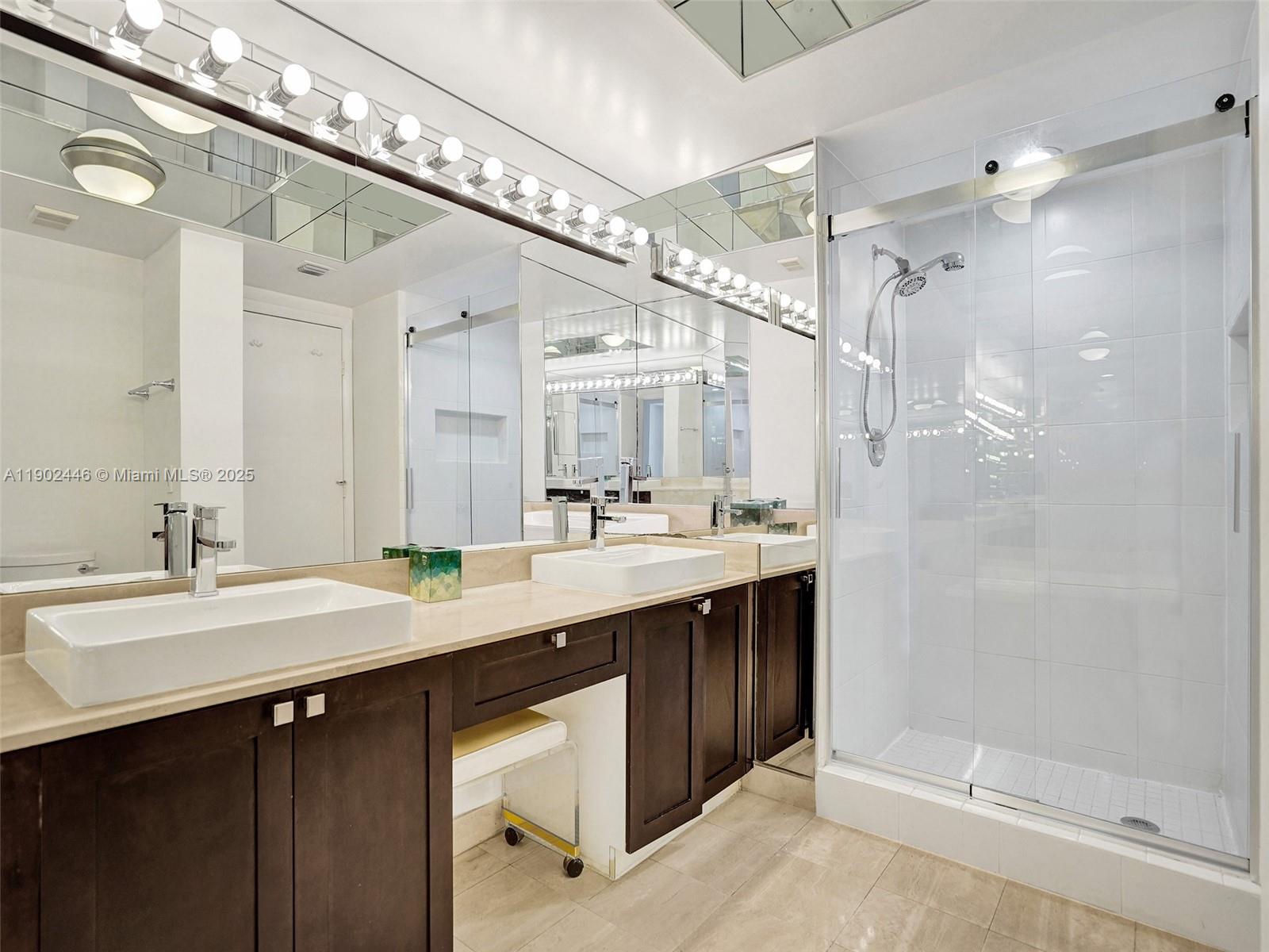 See details 1612 2 / 2 1350 sq. ft. $ 2025-10-24 0 Photo