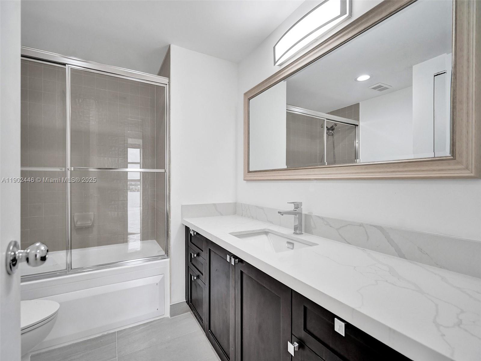 See details 1612 2 / 2 1350 sq. ft. $ 2025-10-24 0 Photo