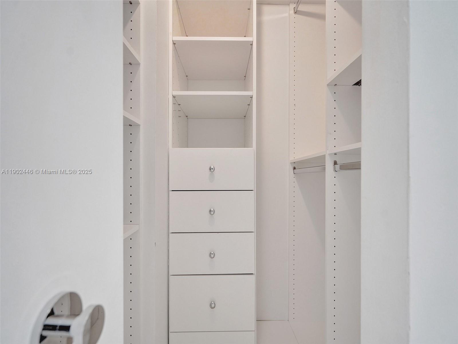 See details 1612 2 / 2 1350 sq. ft. $ 2025-10-24 0 Photo