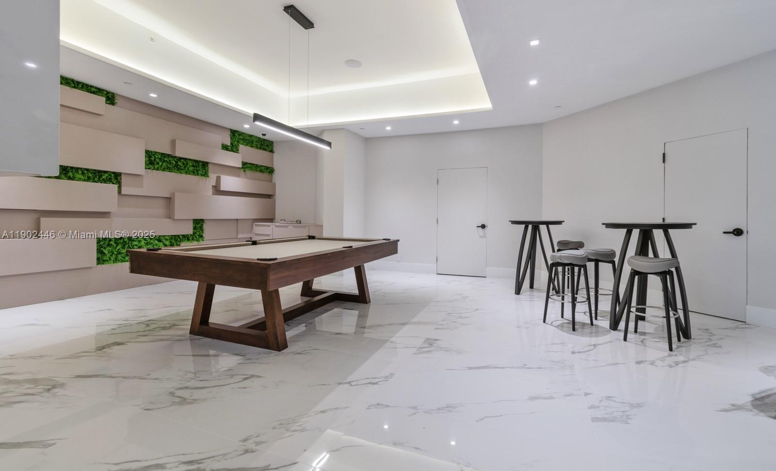 See details 1612 2 / 2 1350 sq. ft. $ 2025-10-24 0 Photo