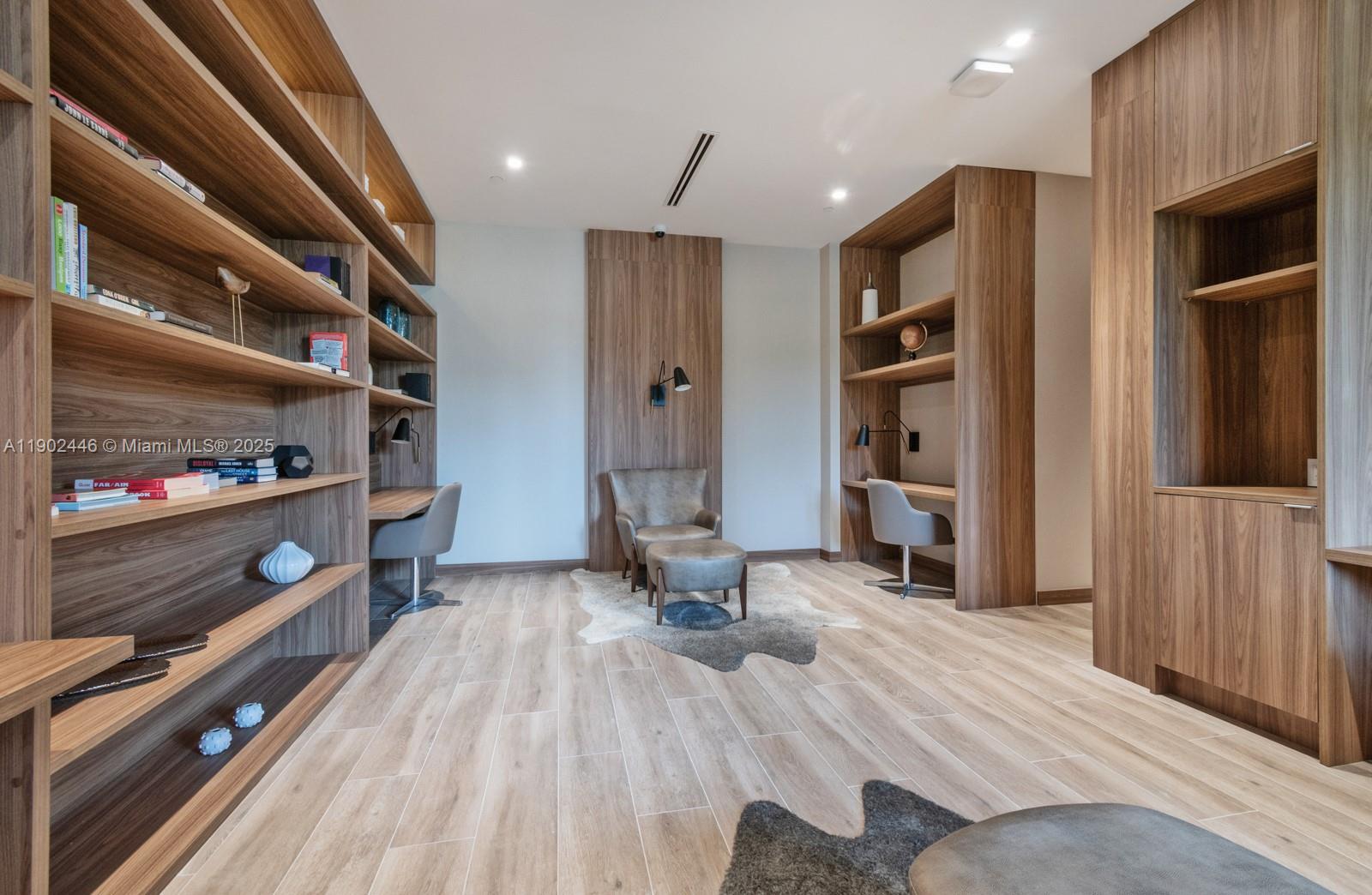 See details 1612 2 / 2 1350 sq. ft. $ 2025-10-24 0 Photo