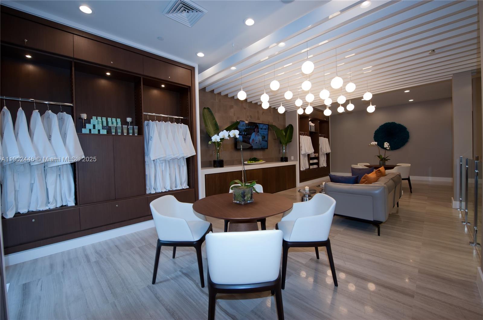 See details 1612 2 / 2 1350 sq. ft. $ 2025-10-24 0 Photo