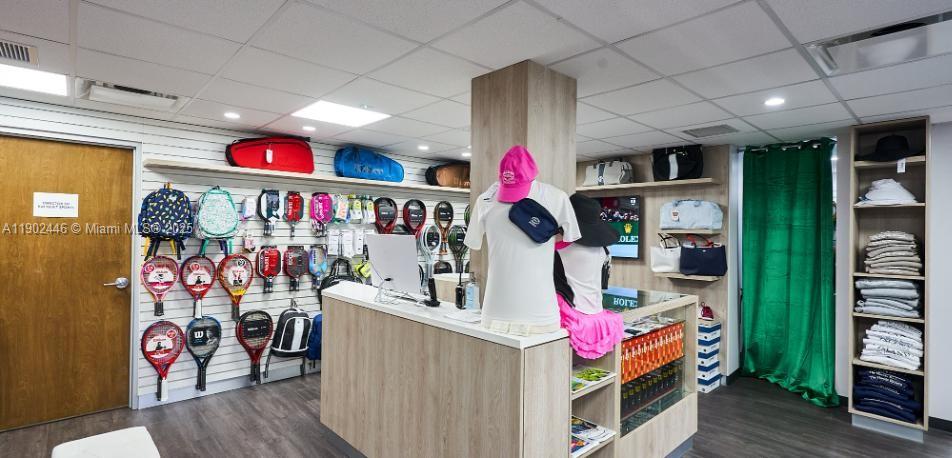 See details 1612 2 / 2 1350 sq. ft. $ 2025-10-24 0 Photo