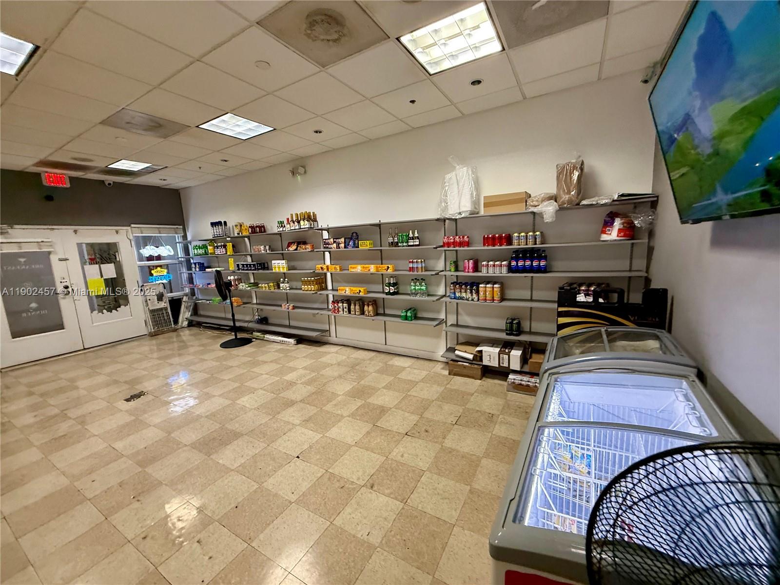 Photo of 19390 Collins Ave  #1423, Sunny Isles Beach, Florida, 33160 - Convenience store attached to lobby