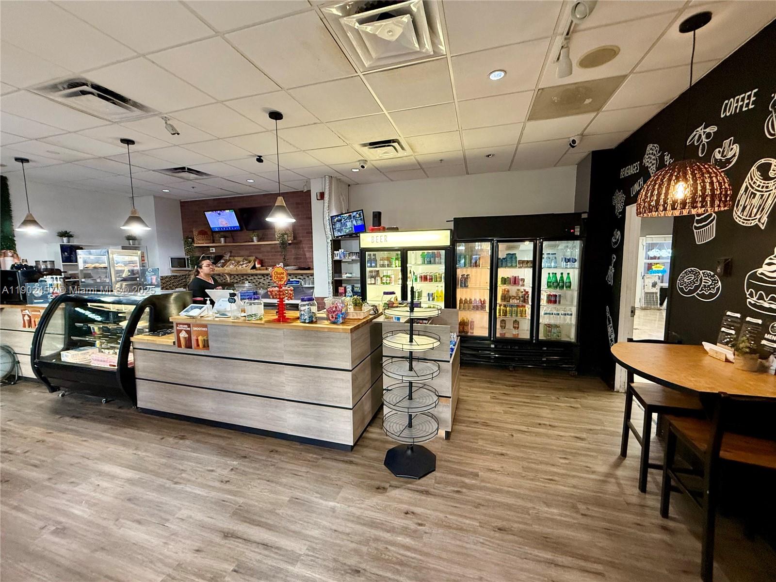 Photo of 19390 Collins Ave  #1423, Sunny Isles Beach, Florida, 33160 - Cafe attached to lobby