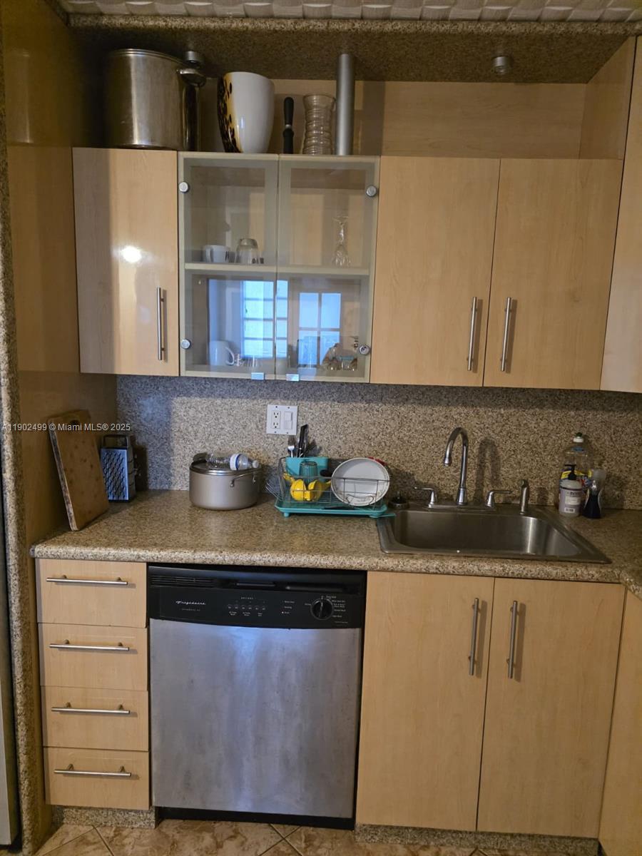 Photo of 1833 Ocean Dr  #1505, Hallandale Beach, Florida, 33009 - 