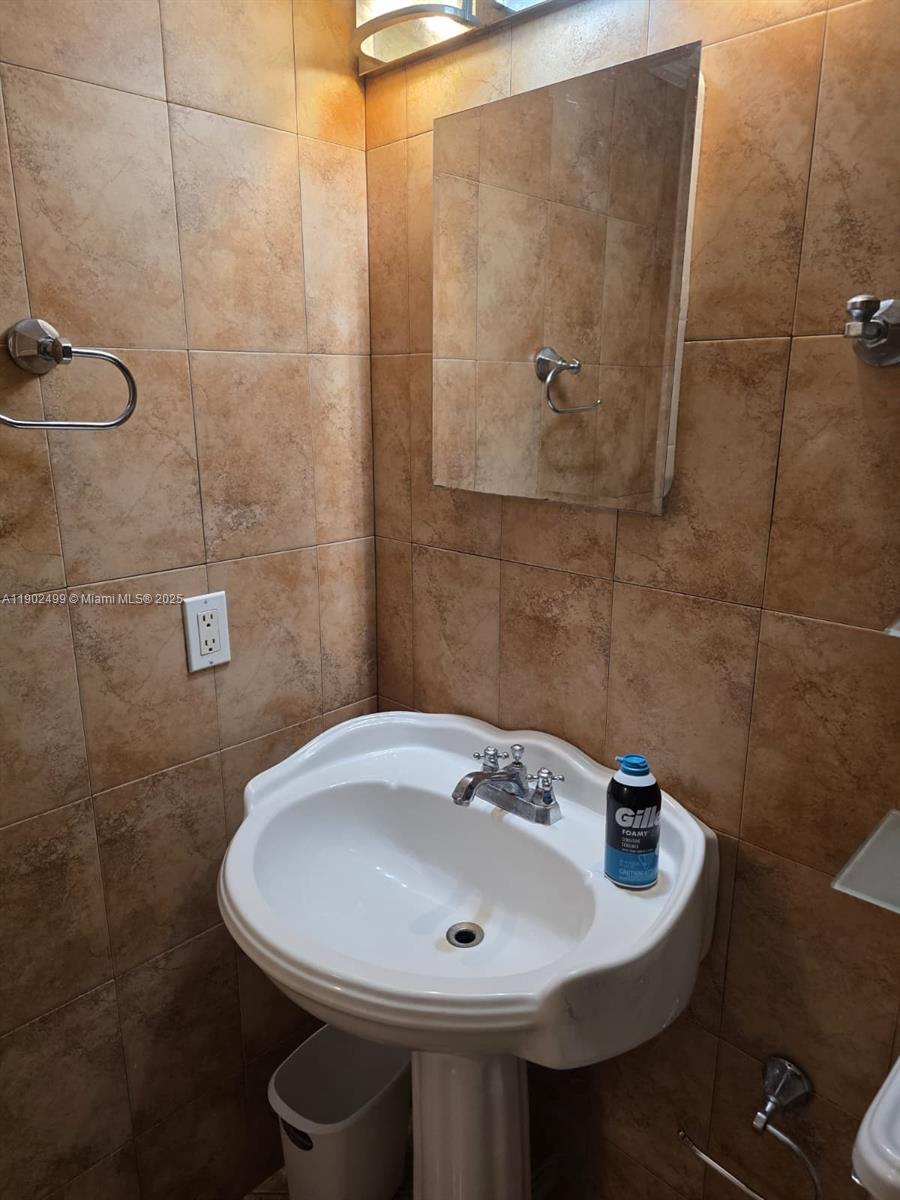 Photo of 1833 Ocean Dr  #1505, Hallandale Beach, Florida, 33009 - 