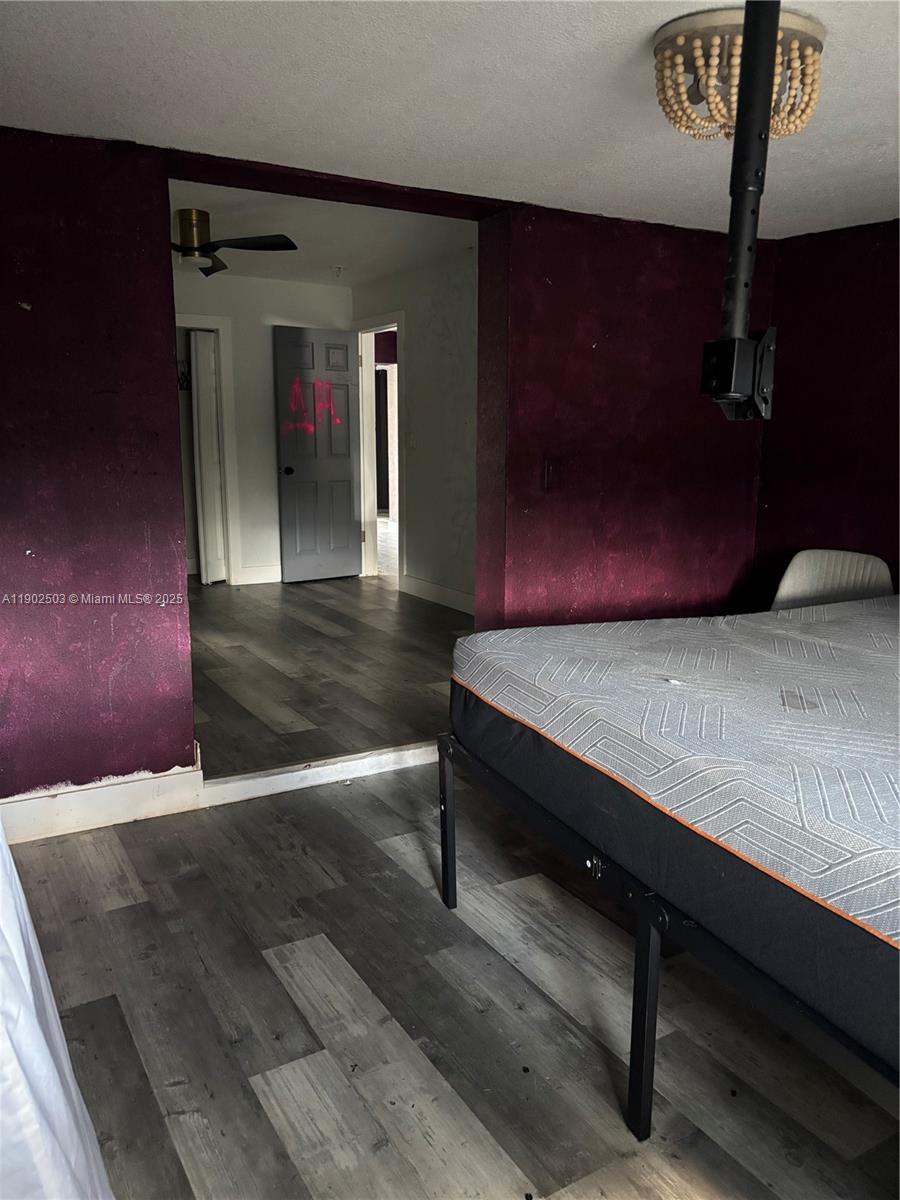 See details 6541 4 / 2 1518 sq. ft. $ 2025-11-20 0 Photo