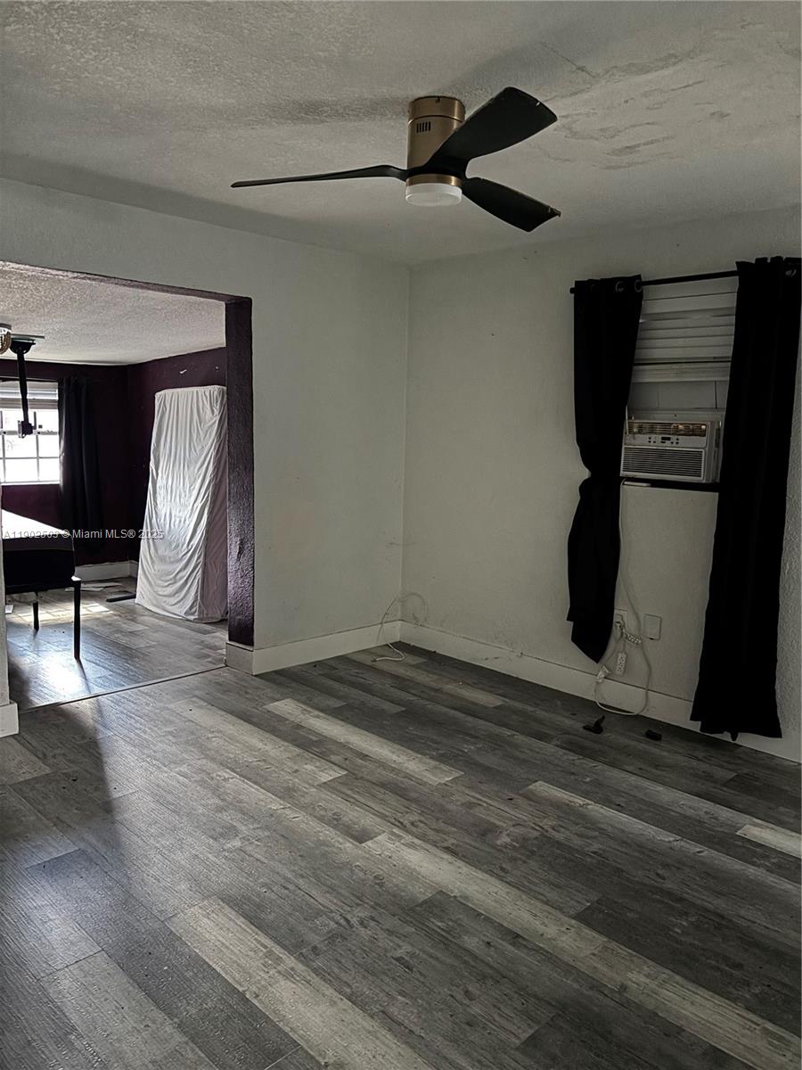 See details 6541 4 / 2 1518 sq. ft. $ 2025-11-20 0 Photo