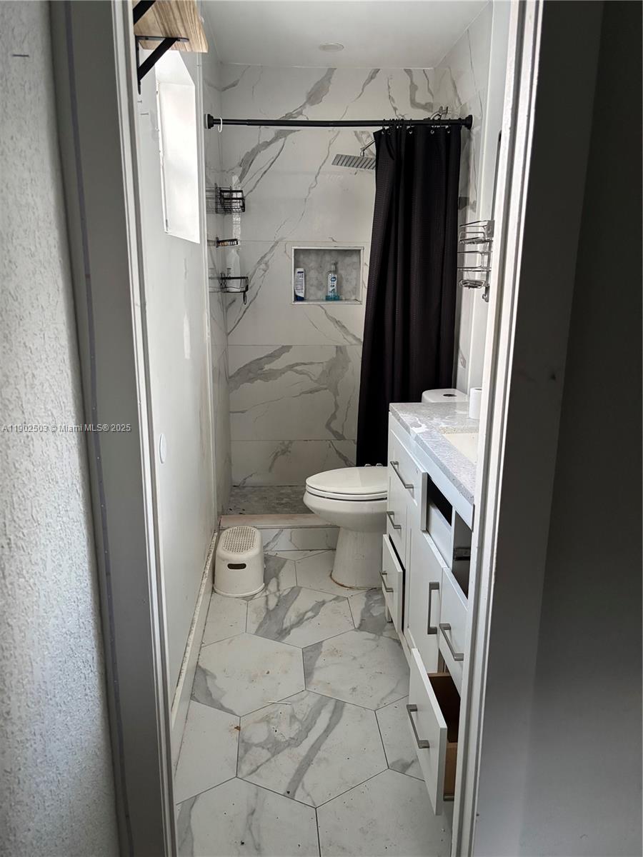 See details 6541 4 / 2 1518 sq. ft. $ 2025-11-20 0 Photo