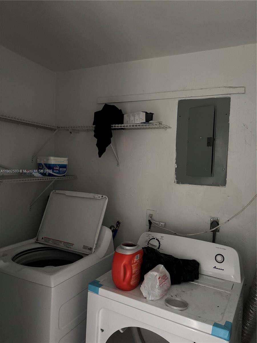 See details 6541 4 / 2 1518 sq. ft. $ 2025-11-20 0 Photo