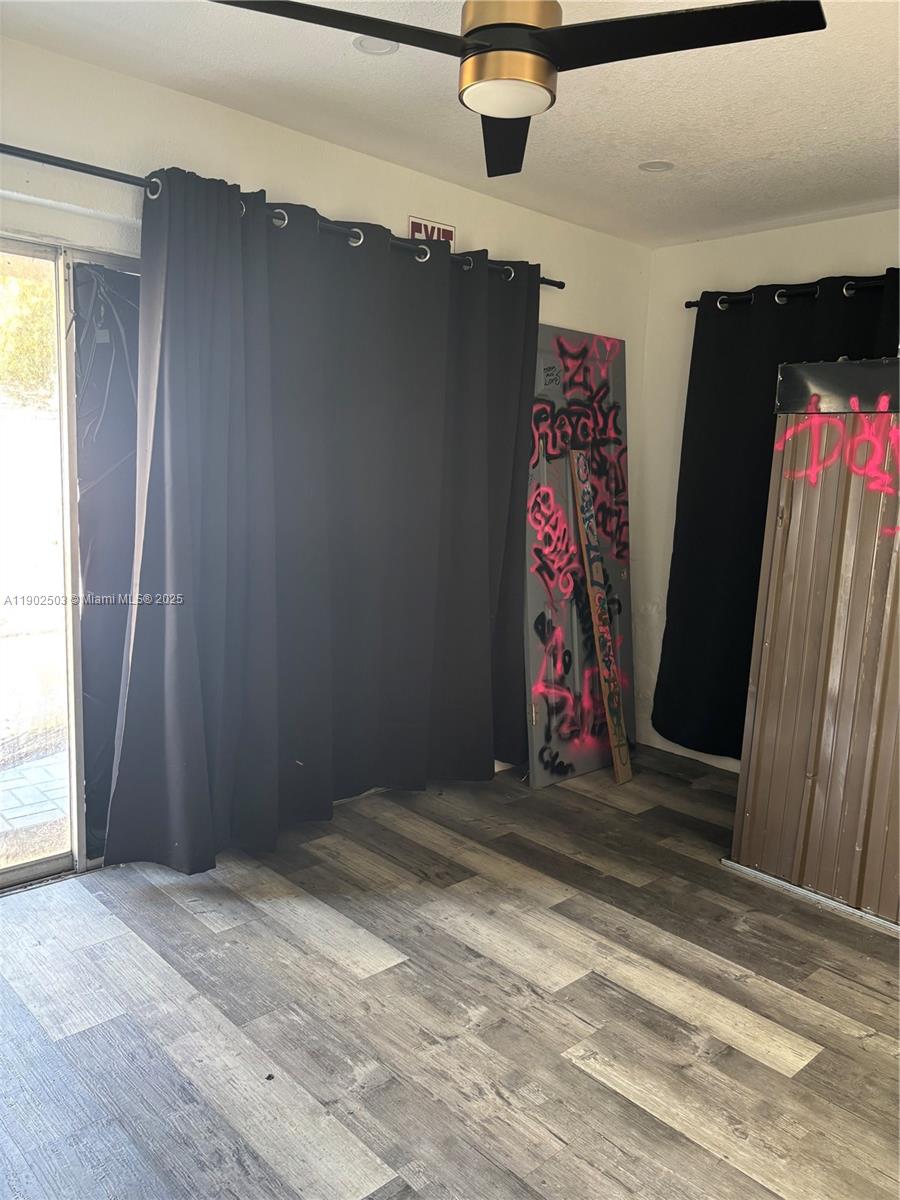 See details 6541 4 / 2 1518 sq. ft. $ 2025-11-20 0 Photo