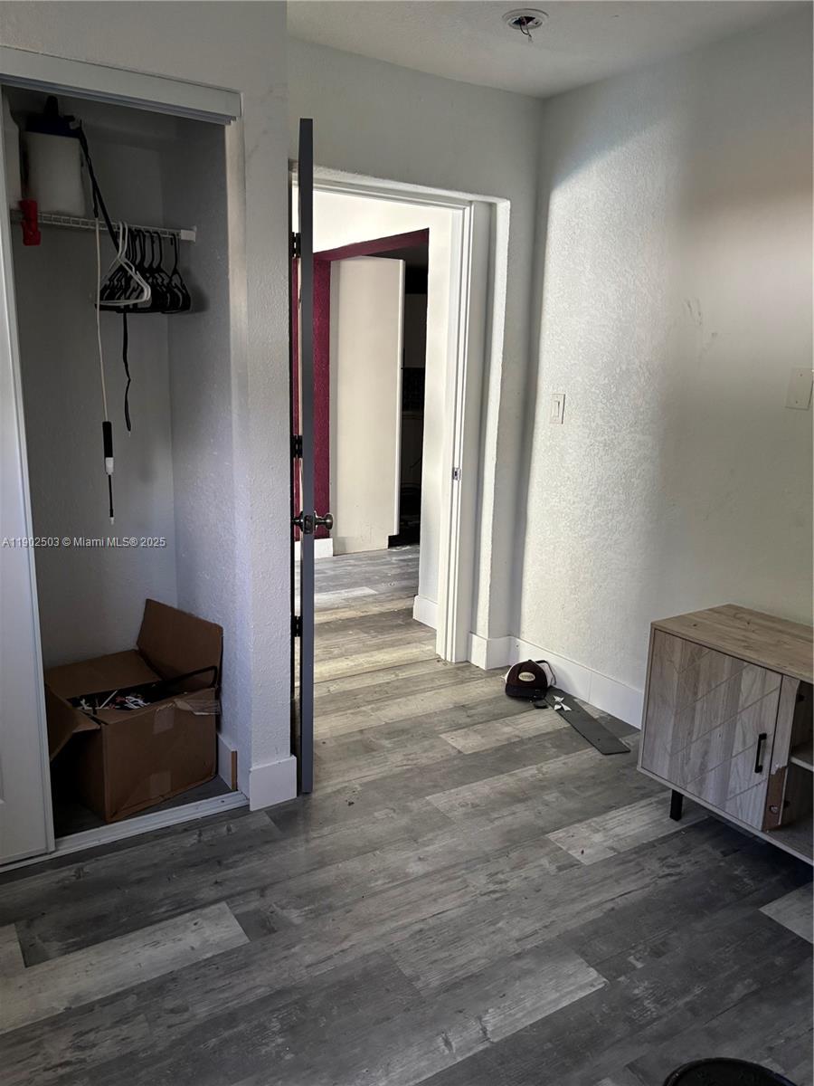 See details 6541 4 / 2 1518 sq. ft. $ 2025-11-20 0 Photo