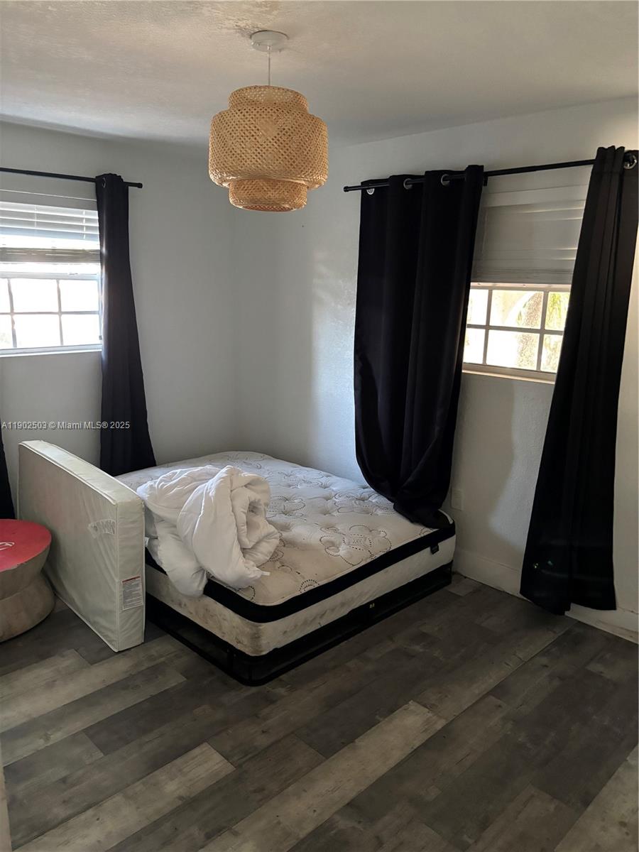 See details 6541 4 / 2 1518 sq. ft. $ 2025-11-20 0 Photo