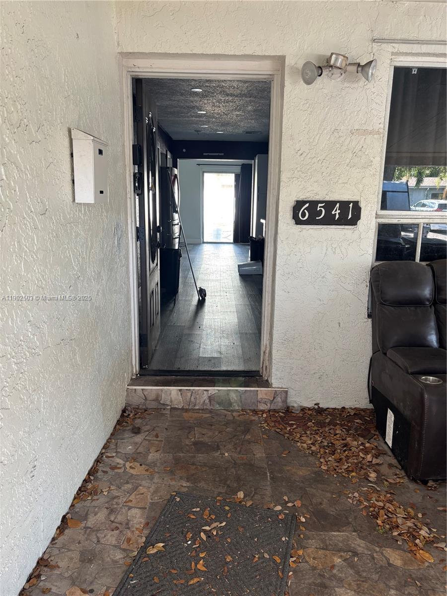 See details 6541 4 / 2 1518 sq. ft. $ 2025-11-20 0 Photo