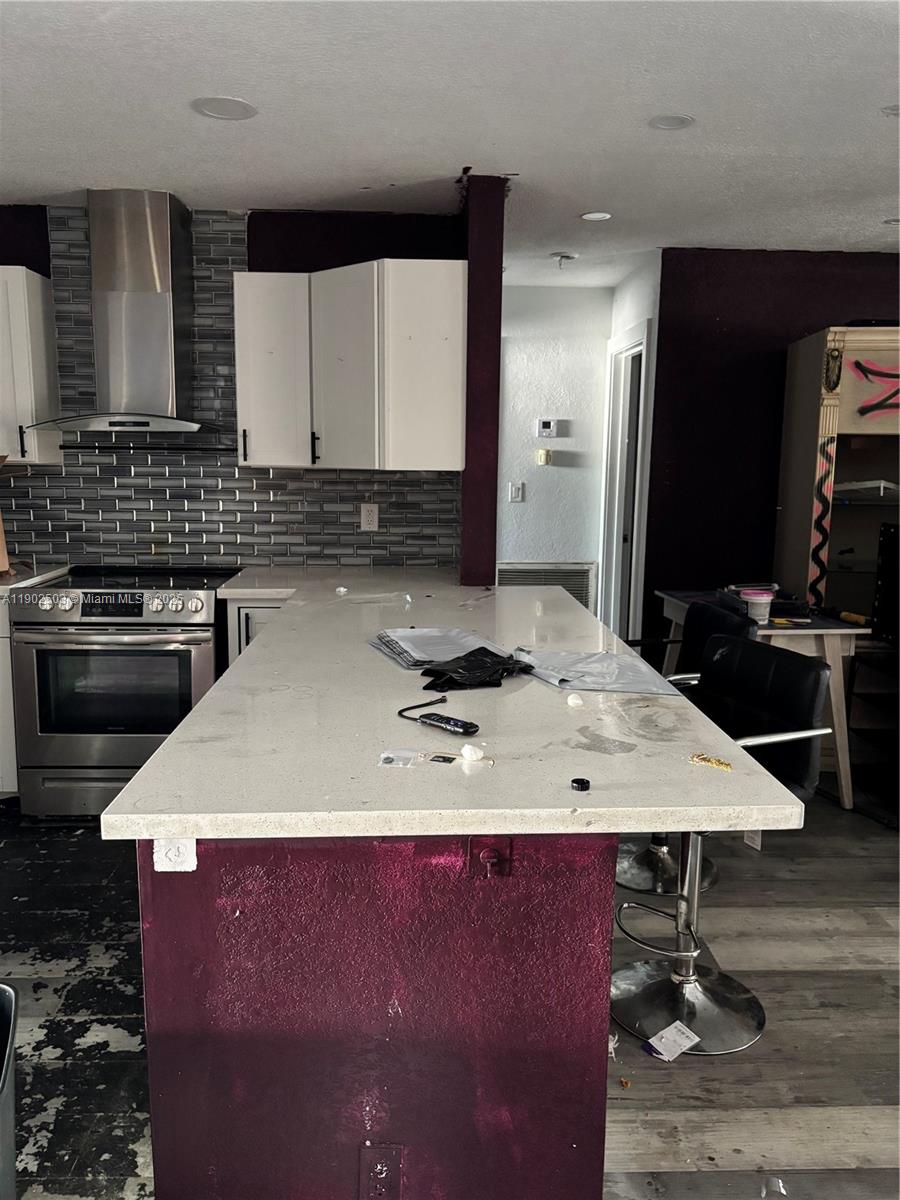 See details 6541 4 / 2 1518 sq. ft. $ 2025-11-20 0 Photo