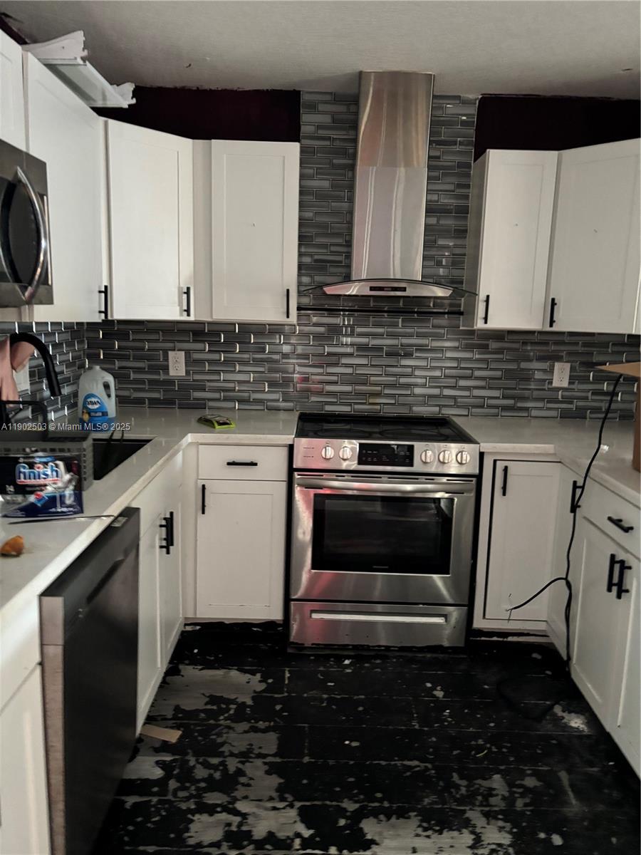 See details 6541 4 / 2 1518 sq. ft. $ 2025-11-20 0 Photo