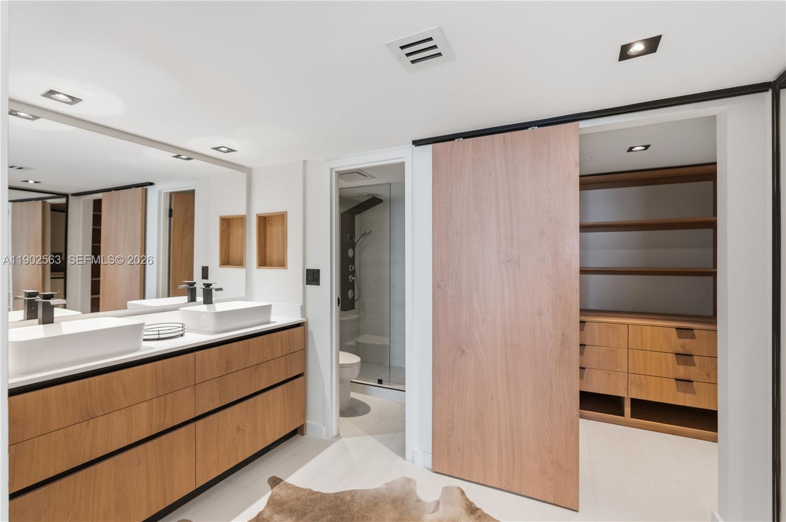 See details 1901 2 / 2 1357 sq. ft. $ 2026-05-21 0 Photo