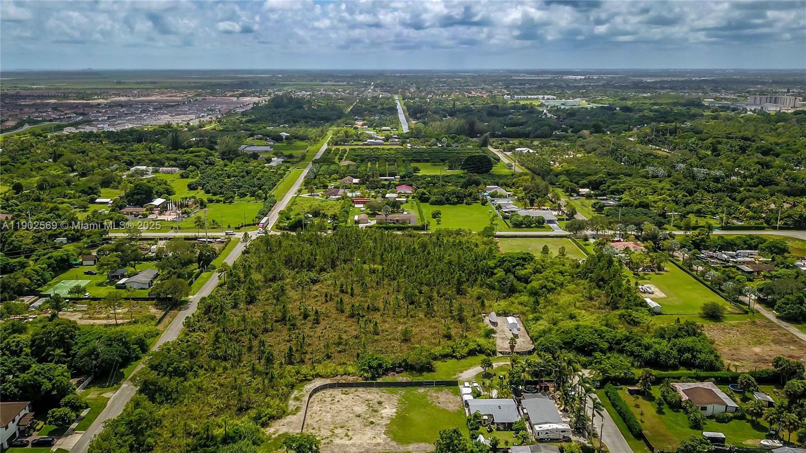 Подробнее   /   кв.футов $ 2025-10-25 0 Фото