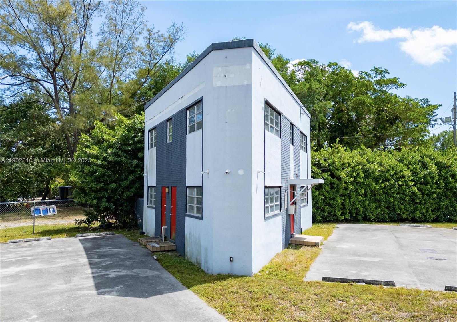 See details   /   sq. ft. $ 2025-10-25 0 Photo