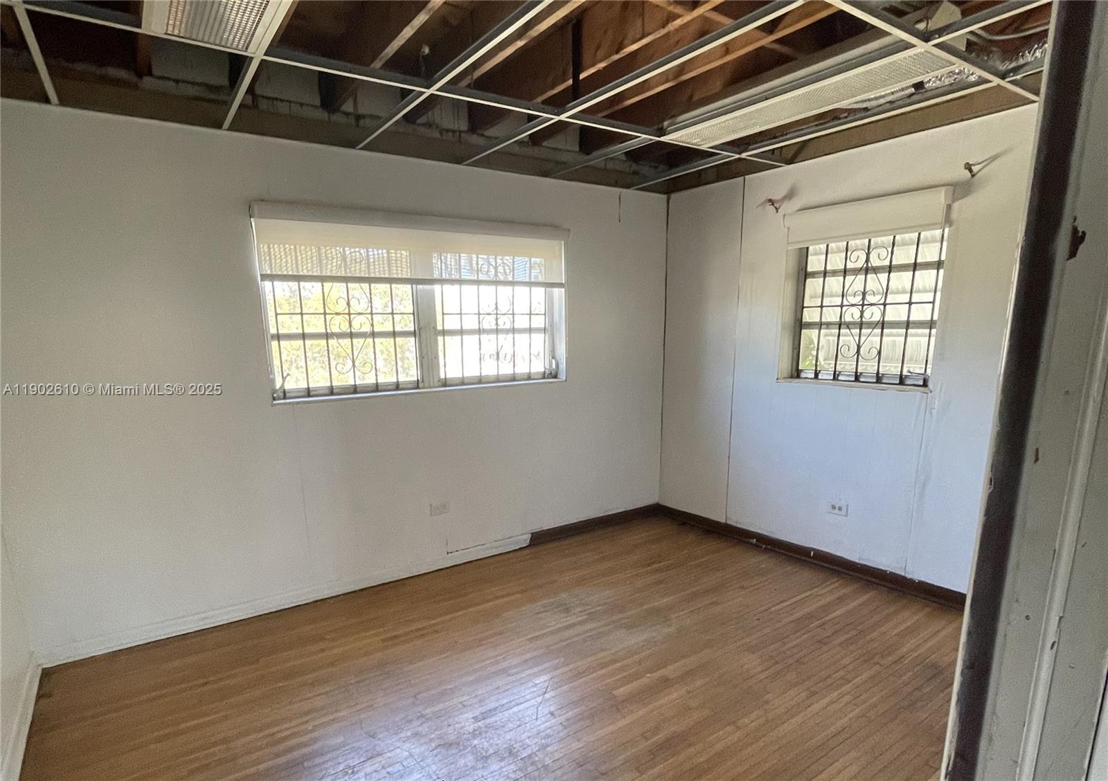 See details   /   sq. ft. $ 2025-10-25 0 Photo