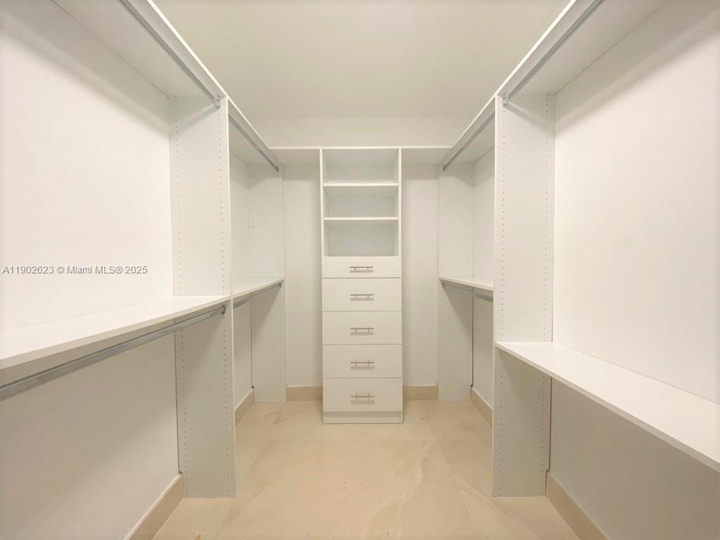 See details 2401 3 / 4 2768 sq. ft. $ 2025-10-25 0 Photo