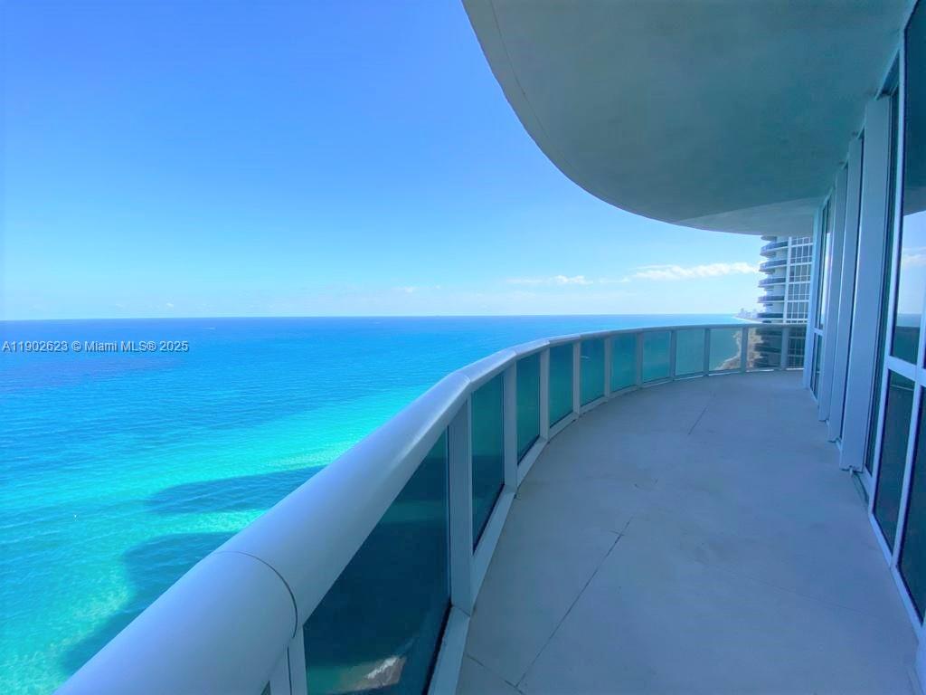 See details 2401 3 / 4 2768 sq. ft. $ 2025-10-25 0 Photo