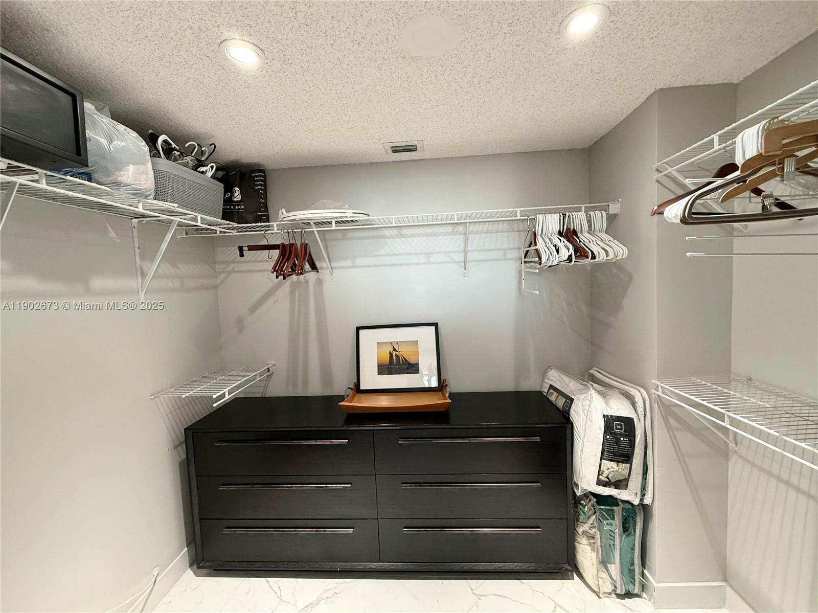 2010 2 / 2 1396 sq. ft. $ 2025-10-25 0 Photo