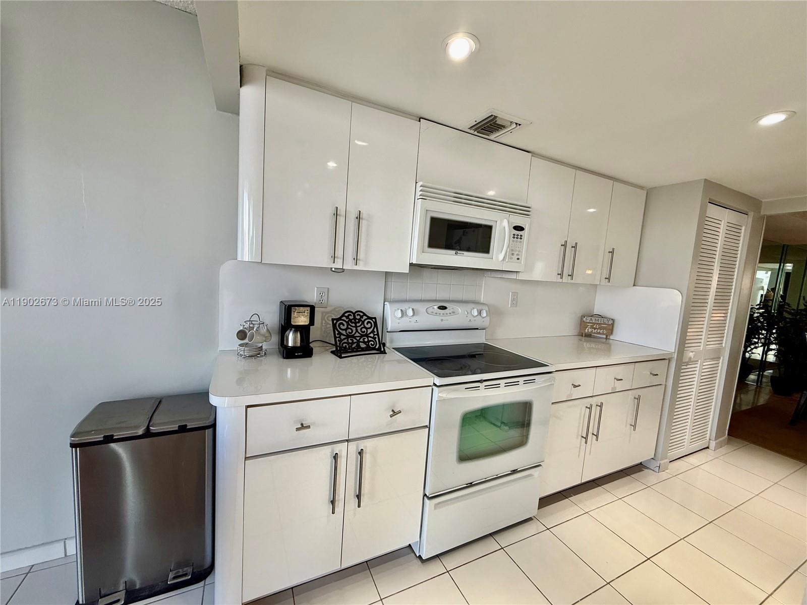 2010 2 / 2 1396 sq. ft. $ 2025-10-25 0 Photo