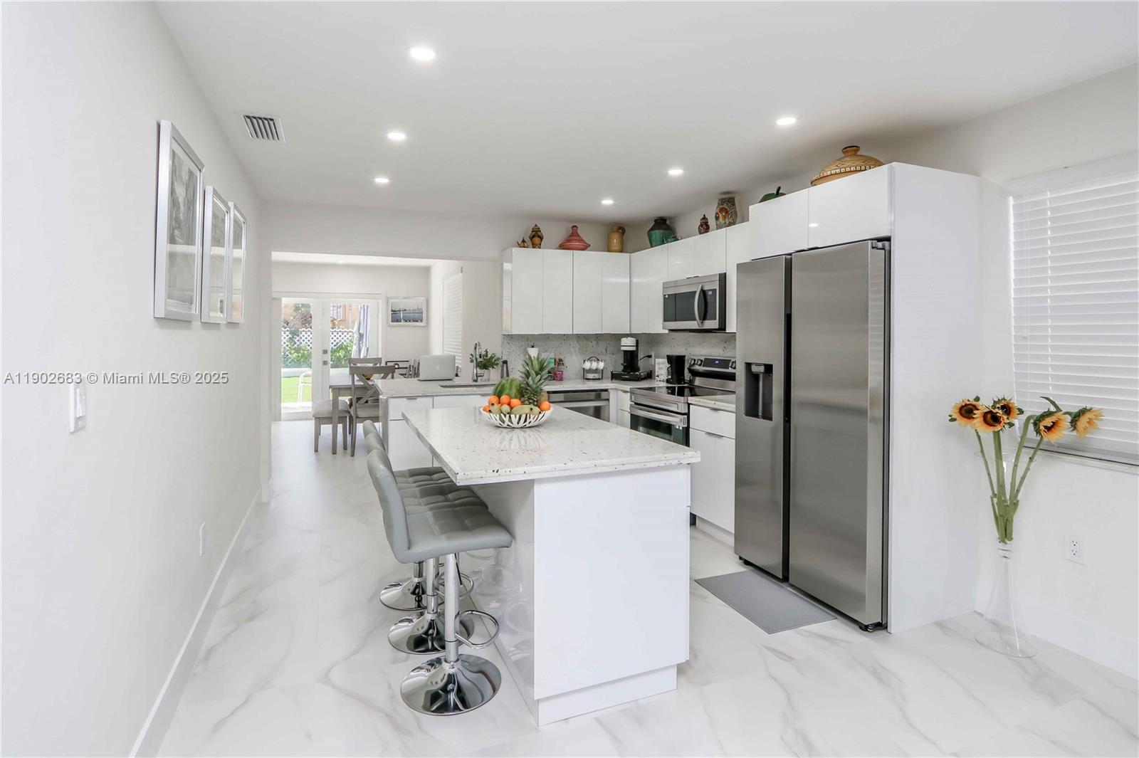 Подробнее   /  2505 кв.футов $ 2025-10-25 0 Фото