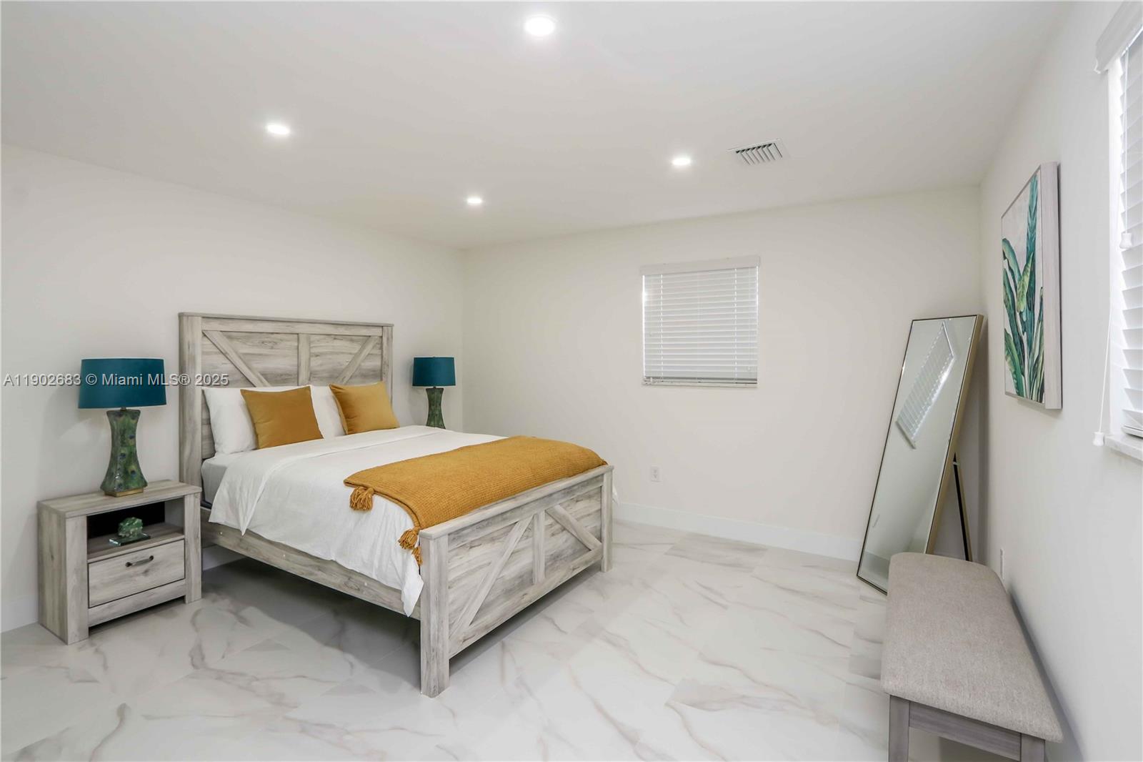 Подробнее   /  2505 кв.футов $ 2025-10-25 0 Фото