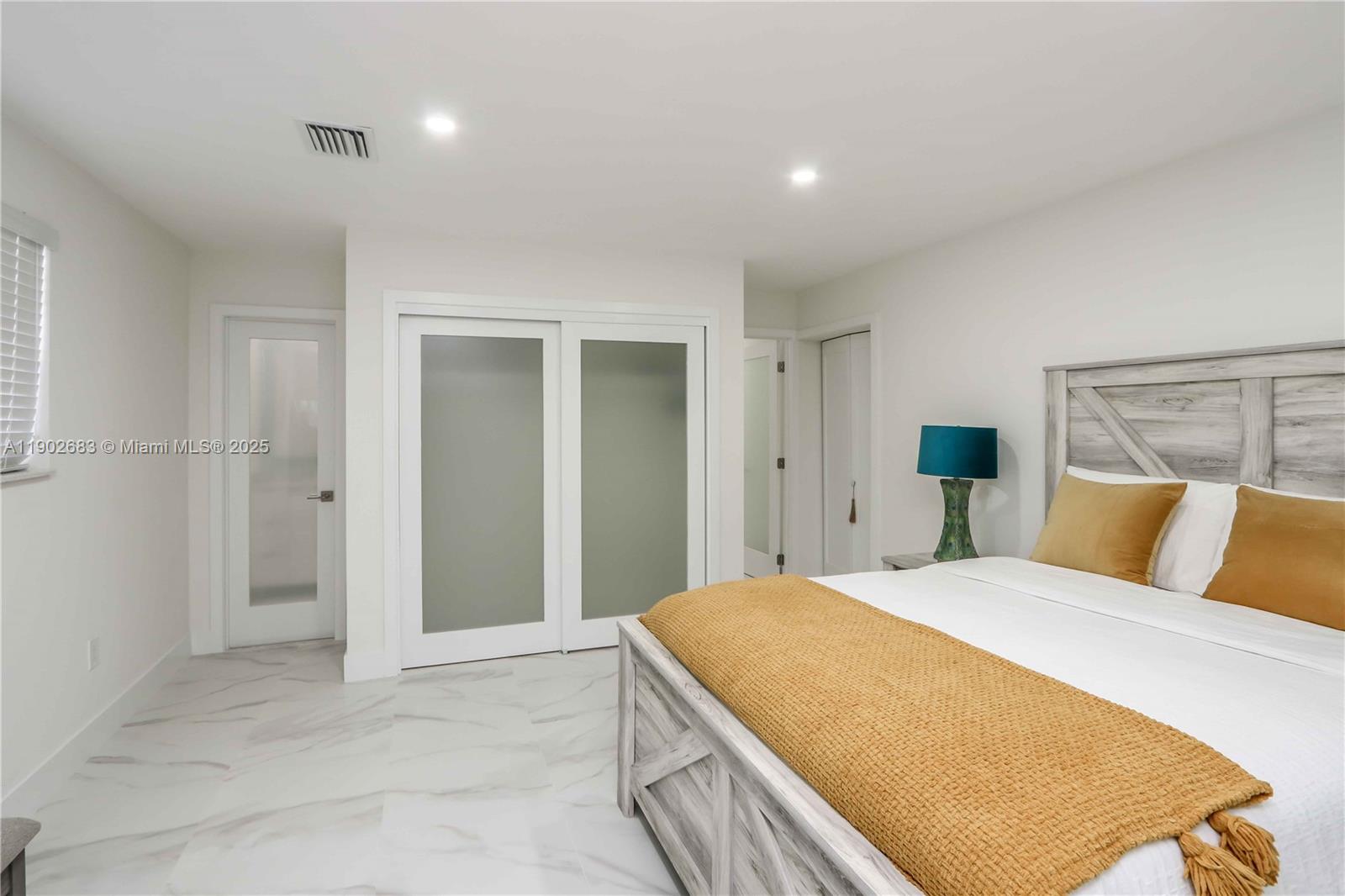 Подробнее   /  2505 кв.футов $ 2025-10-25 0 Фото