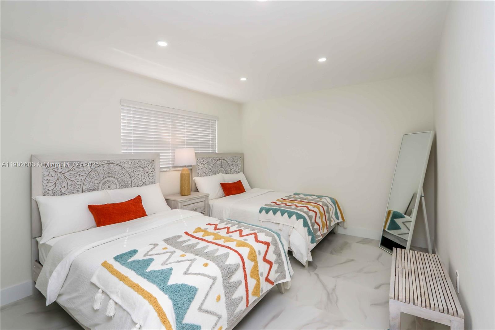 Подробнее   /  2505 кв.футов $ 2025-10-25 0 Фото