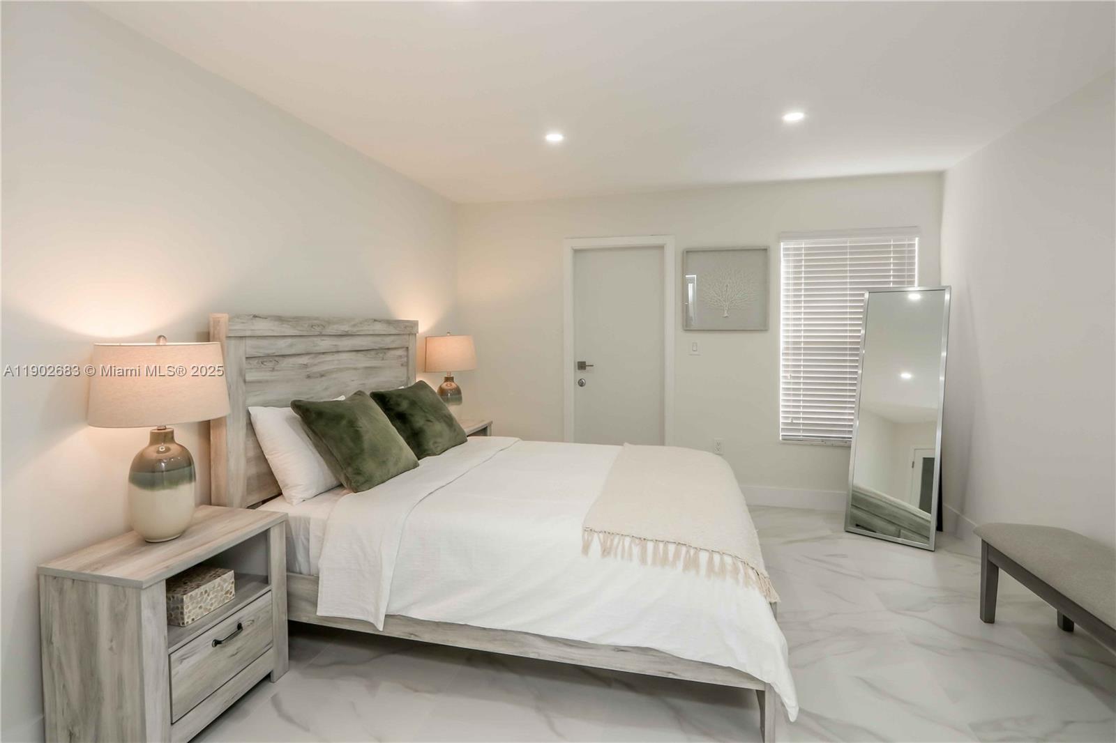 Подробнее   /  2505 кв.футов $ 2025-10-25 0 Фото