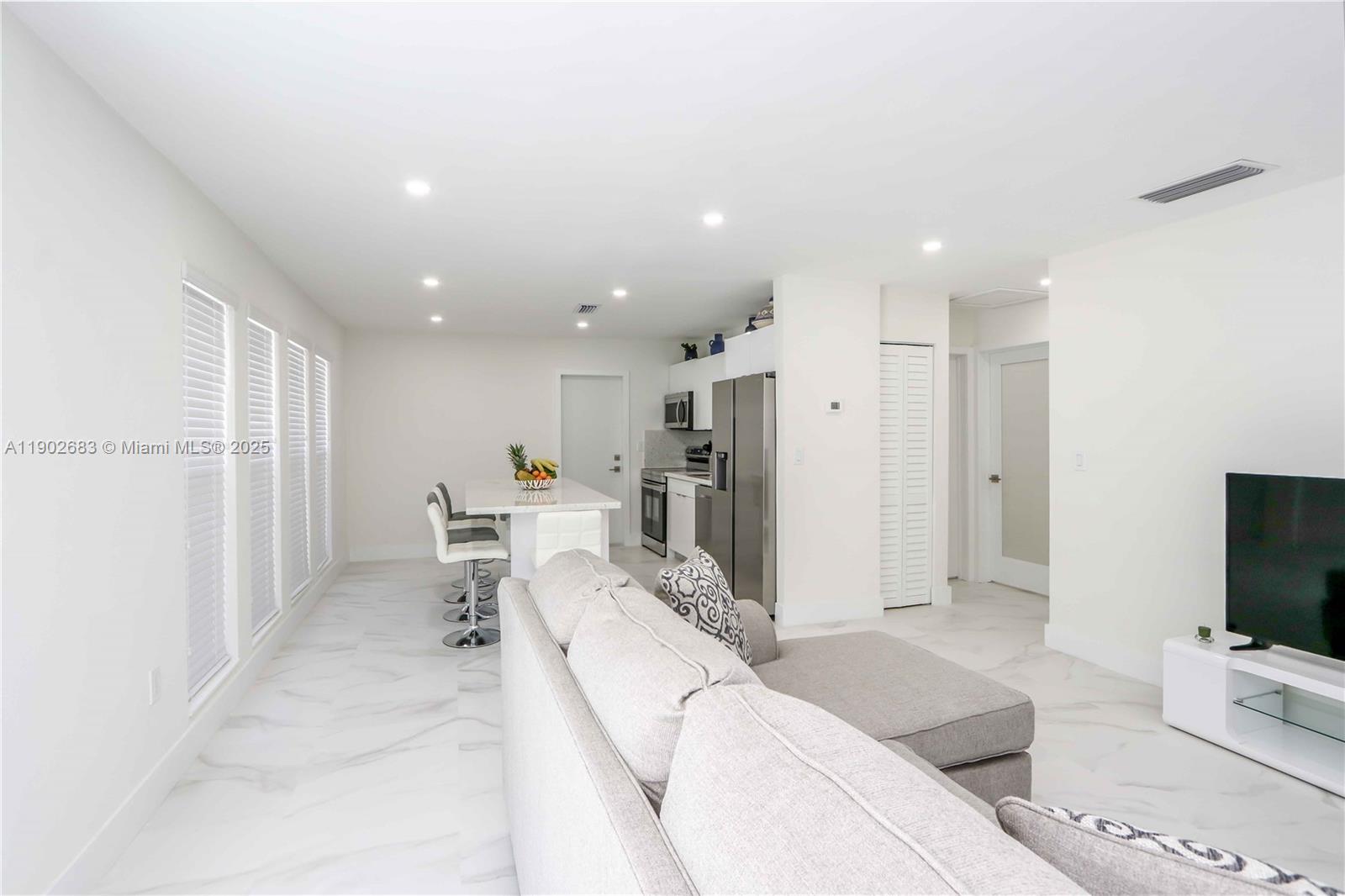 Подробнее   /  2505 кв.футов $ 2025-10-25 0 Фото