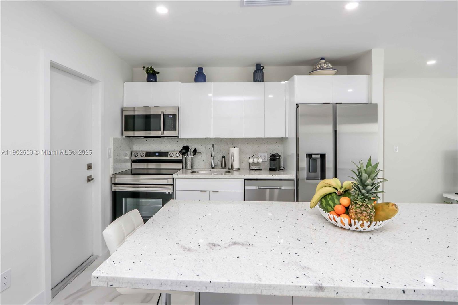 Подробнее   /  2505 кв.футов $ 2025-10-25 0 Фото