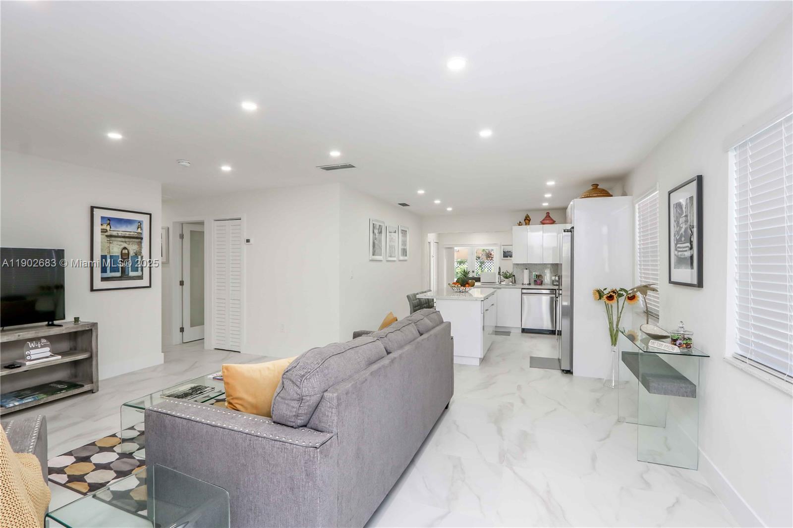 Подробнее   /  2505 кв.футов $ 2025-10-25 0 Фото