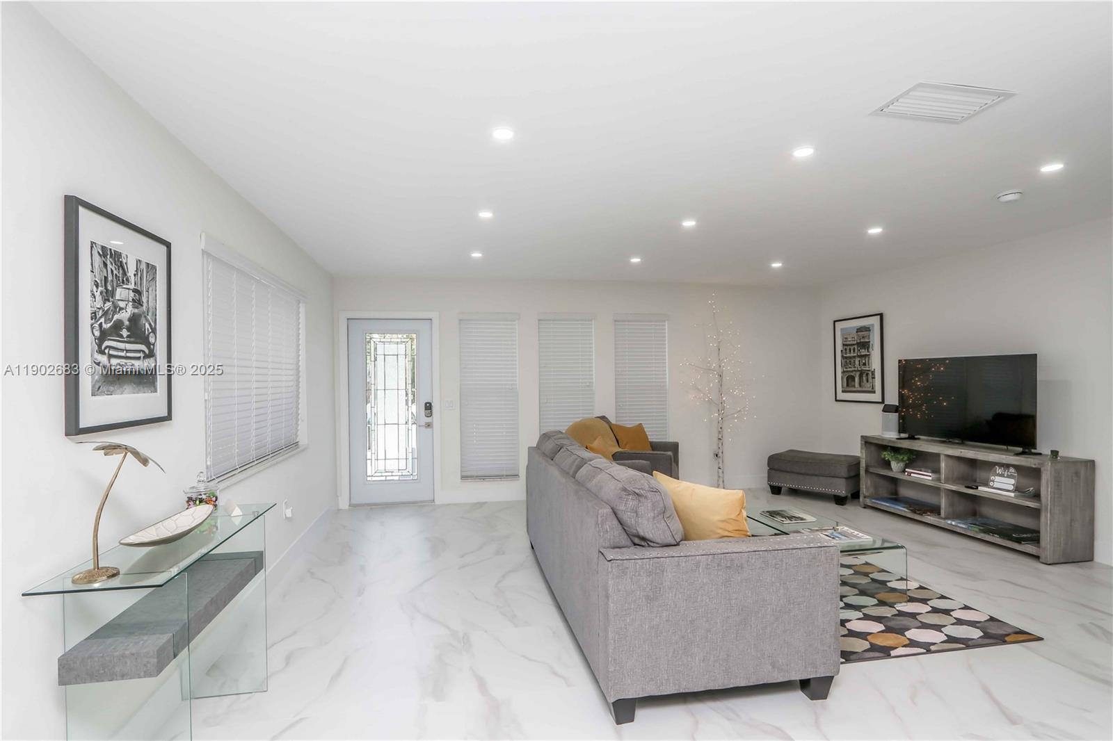 Подробнее   /  2505 кв.футов $ 2025-10-25 0 Фото