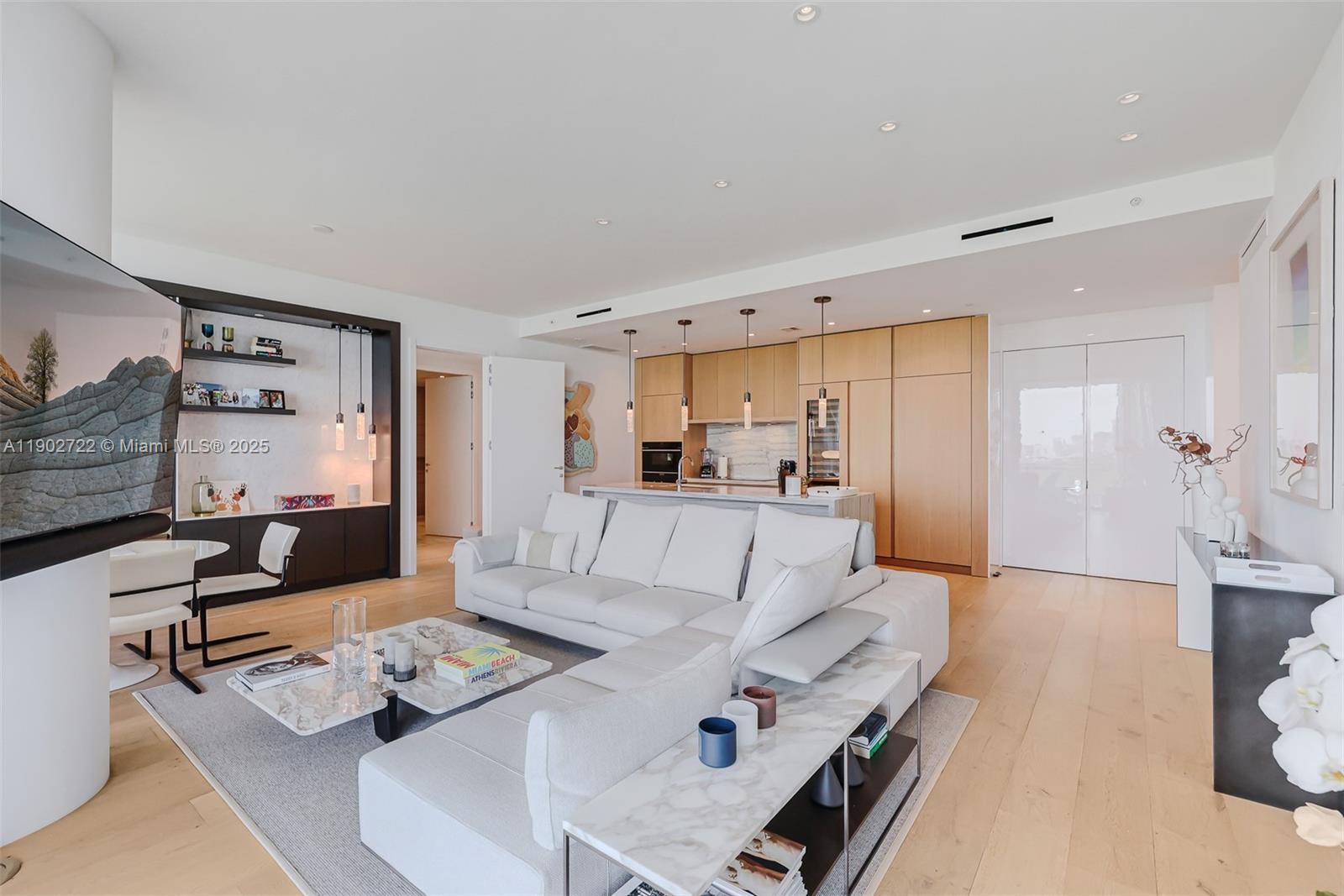 904 2 / 3 1457 sq. ft. $ 2025-10-25 0 Photo