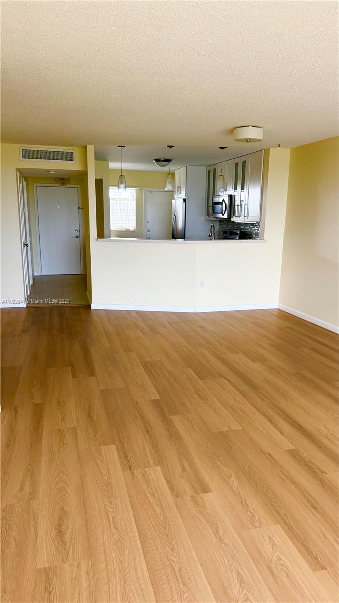 705-2 1 / 2 1036 sq. ft. $ 2025-10-26 0 Photo